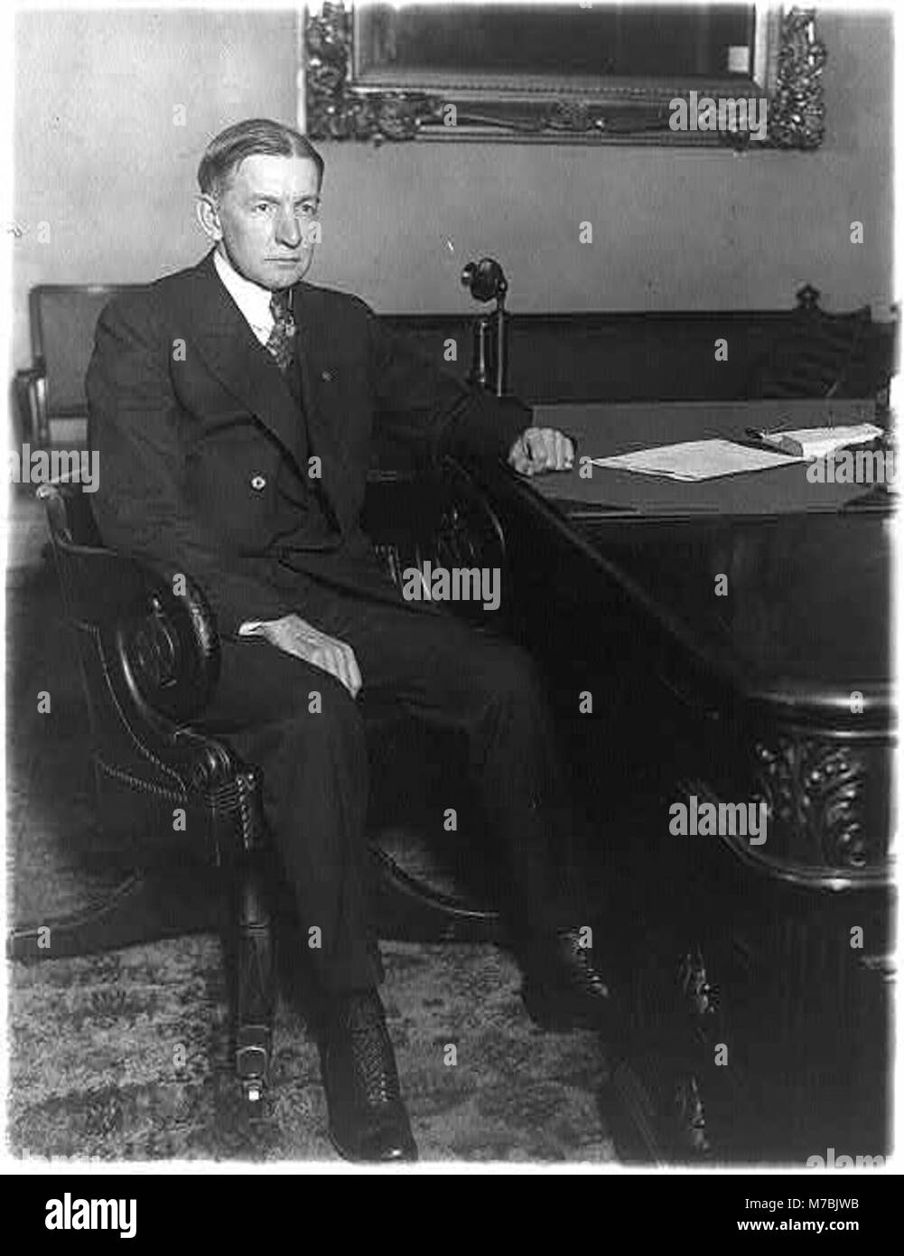 Dieses Bild ist von Charles G. Dawes, einem amerikanischen Bankier, Politiker und Diplomaten, der unter Calvin Coolidge als Vizepräsident diente. Dawes ist auch bekannt für seine Beiträge zum Dawes-Plan, der zur Stabilisierung der deutschen Wirtschaft nach dem Ersten Weltkrieg beitrug Stockfoto