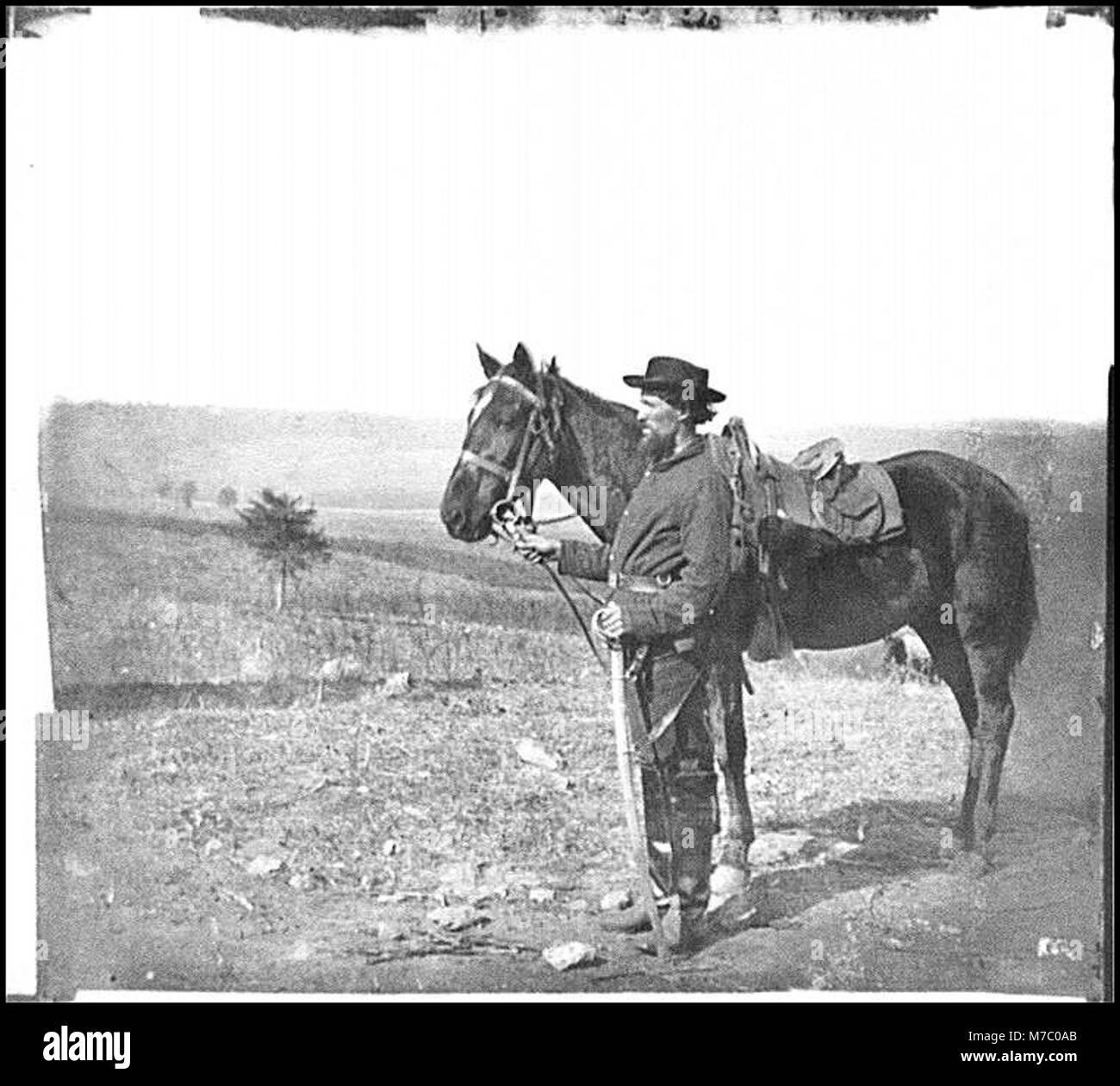 Ein Foto aus der Schlacht von Antietam, auf dem ein Reiterführer zu Pferd gezeigt wird, der möglicherweise während der Schlacht in Kommunikation war. Stockfoto