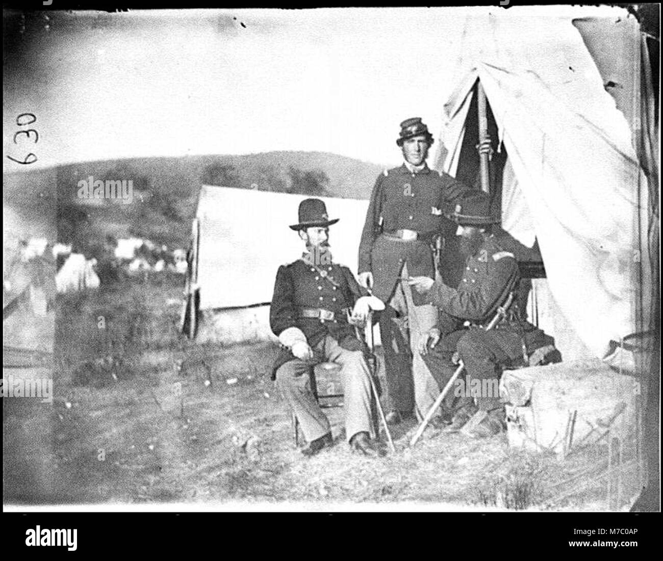 Ein historisches Foto von Colonel John S. Crocker, Oberstleutnant Benjamin C. Butler und einem Adjutanten der 93. New Yorker Freiwilligen in der Schlacht von Antietam während des Bürgerkriegs. Stockfoto
