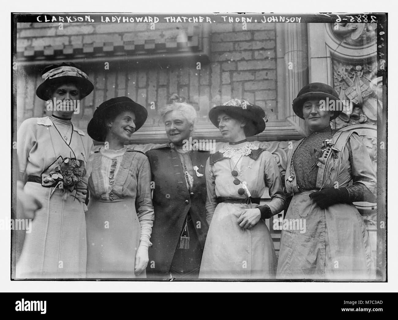 Ein historisches Gruppenporträt mit Clarkson, Lady Howard, Thatcher, Thorn und Johnson, die Persönlichkeiten und sozialen Persönlichkeiten des frühen 20. Jahrhunderts. Stockfoto