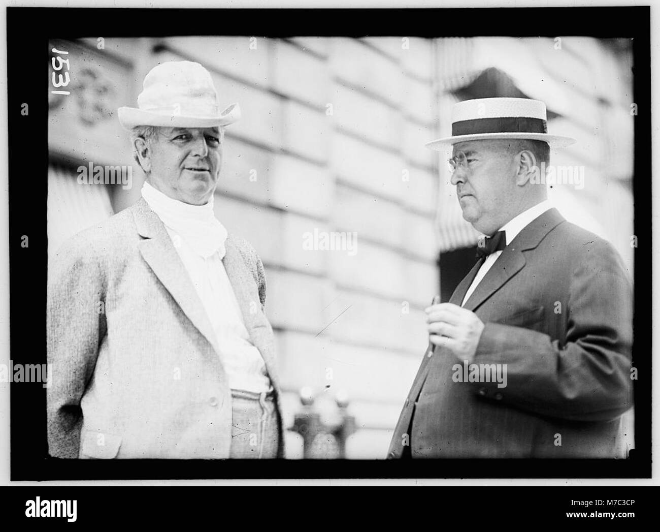 Ein Foto von Charles Comiskey, dem Besitzer der Chicago White Sox, mit Ben Johnson, dem Präsidenten der American League. Dieses Bild zeigt Schlüsselfiguren der Baseballgeschichte. Stockfoto