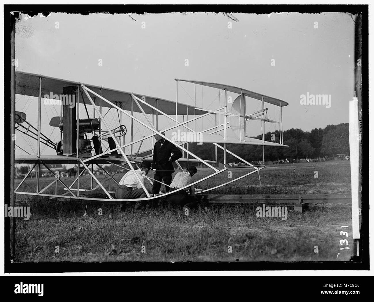 WRIGHT FLÜGE, Fort Myer, VA, Juli 1909. Erste Armee Flüge; Wilbur und Orville Wright, Charlie Taylor; FLUGZEUG BEIM STARTEN VON RAIL LCCN 2016863807 Stockfoto