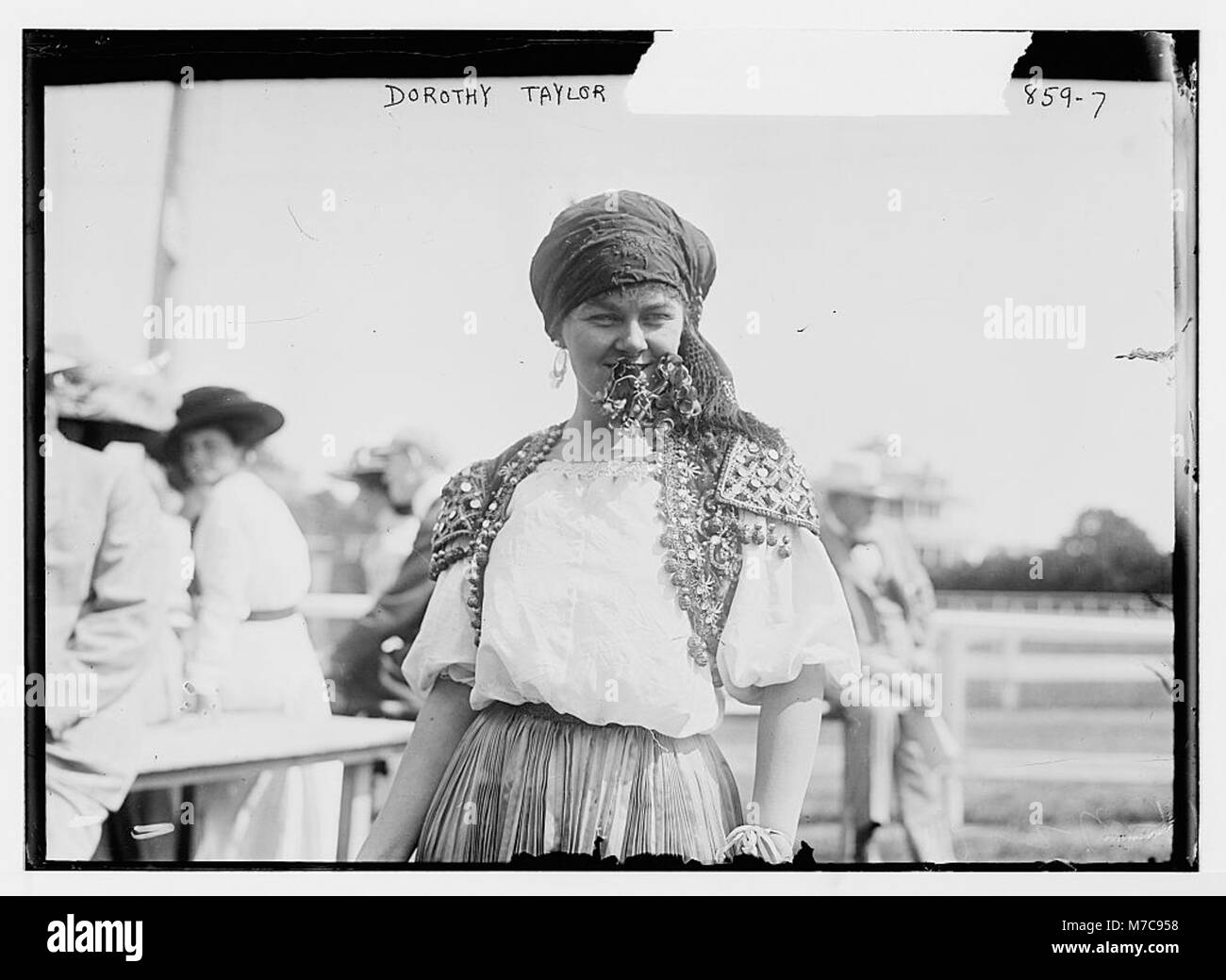 Dorothy Taylor, verkleidet für den Society Circus in Long Branch, ist in diesem Bild aus dem frühen 20. Jahrhundert festgehalten. Stockfoto