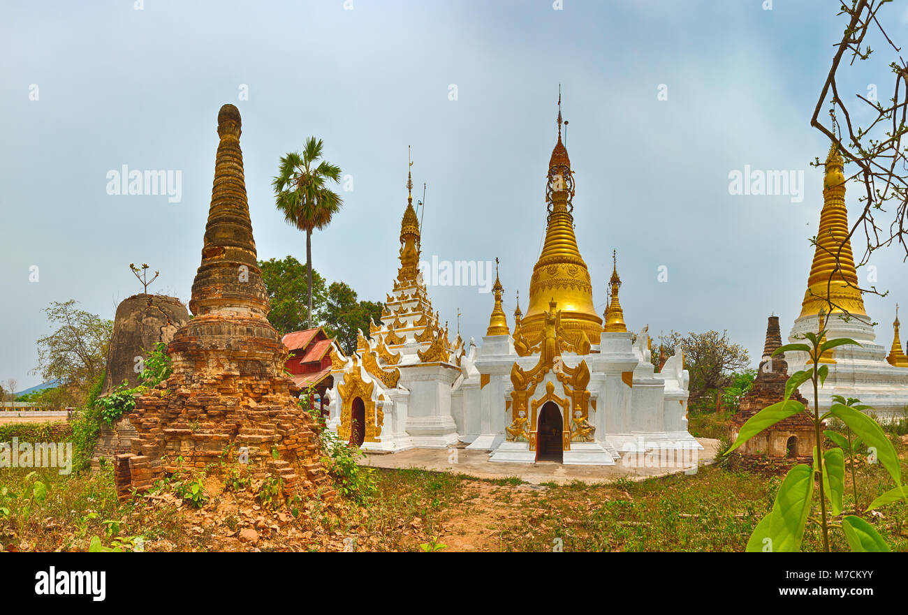 Buddhistische Tempel Sankar. Stupa im Vordergrund. Shan Staat. Myanmar. Panorama Stockfoto