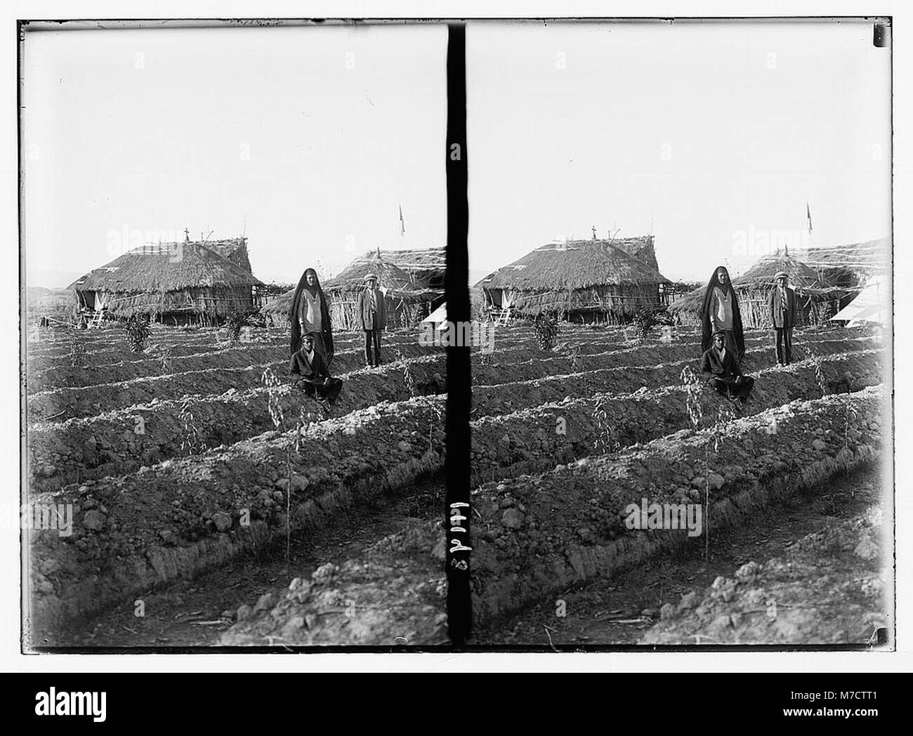 Ein Bild der äthiopischen abyssinischen Schilfkirche und Siedlung in der Nähe des Jordan River, das die einzigartigen architektonischen und kulturellen Aspekte des äthiopischen Christentums in der Region widerspiegelt. Stockfoto