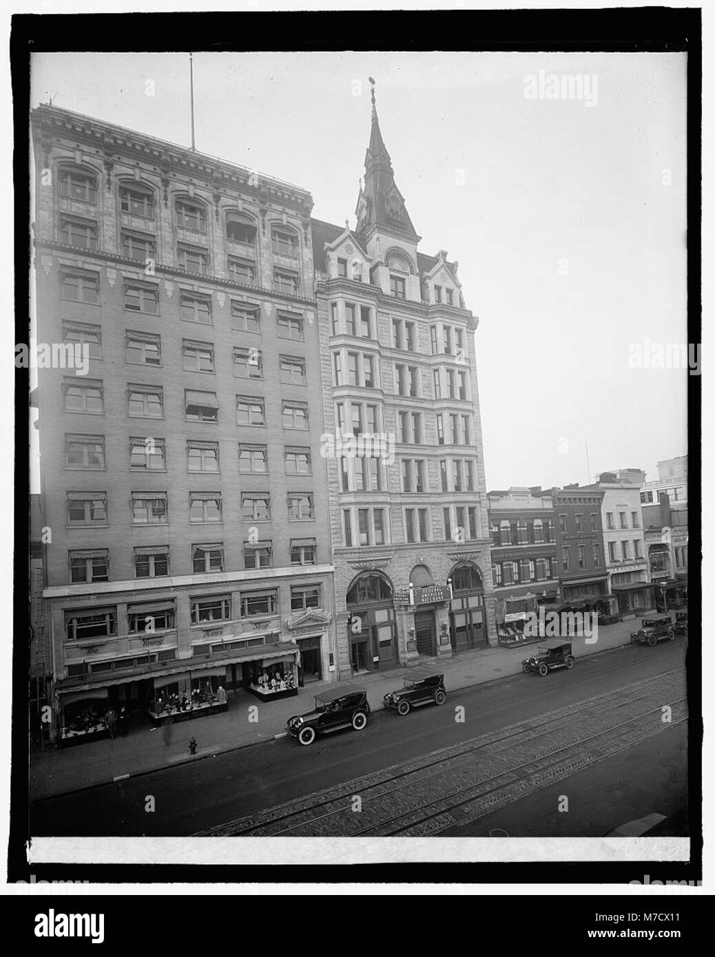 Eine Fotografie des Federal American Bank Building, ein bemerkenswertes architektonisches Wahrzeichen im frühen 20. Jahrhundert, veranschaulicht sein Design und seine Rolle im amerikanischen Geschäft während dieser Zeit. Stockfoto