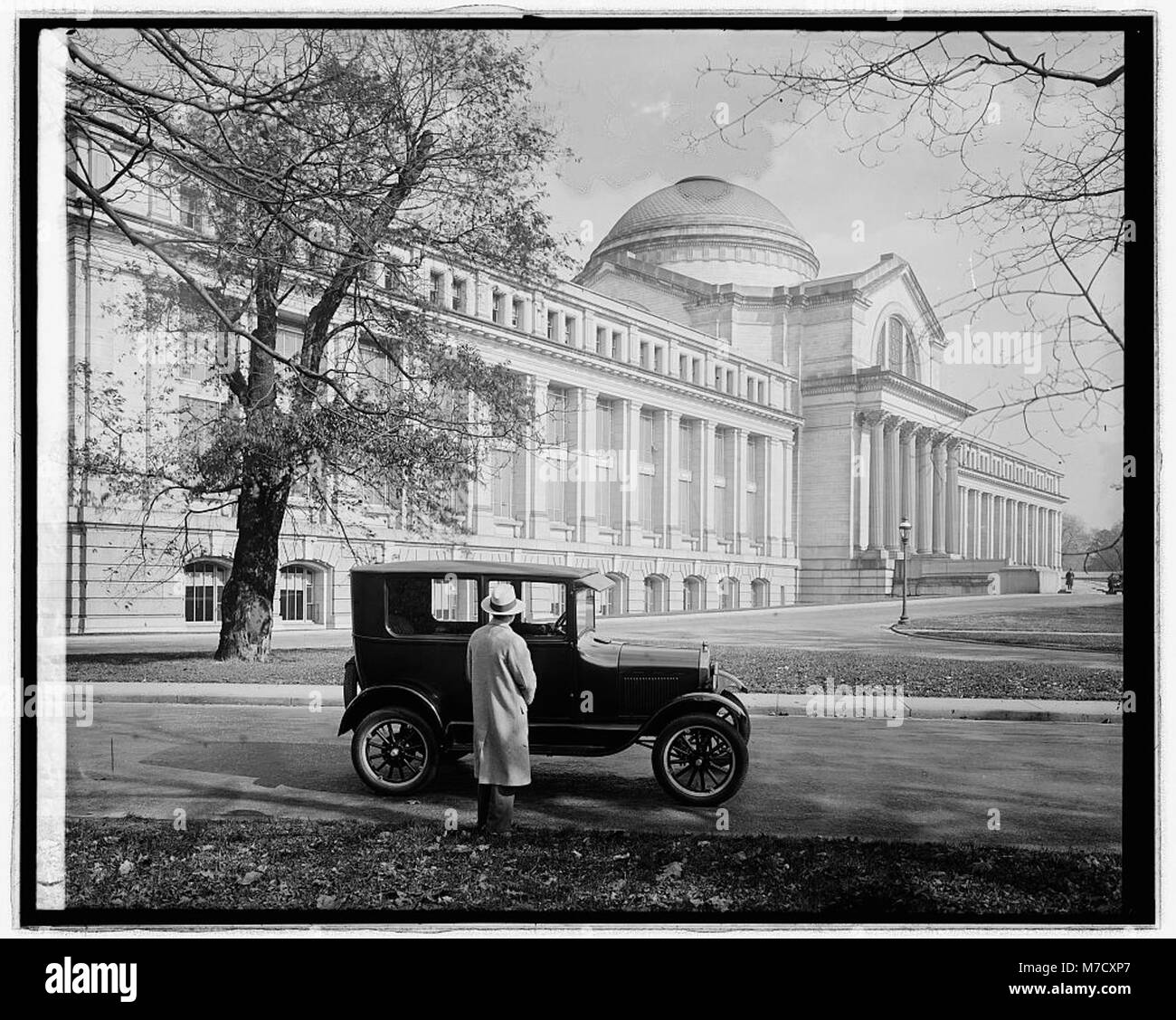 Ein Foto eines Ford-Autos, das in einem neuen Museum ausgestellt wird und die Bedeutung des Autos in der amerikanischen Industriegeschichte und das Erbe der Ford Motor Company unterstreicht. Stockfoto