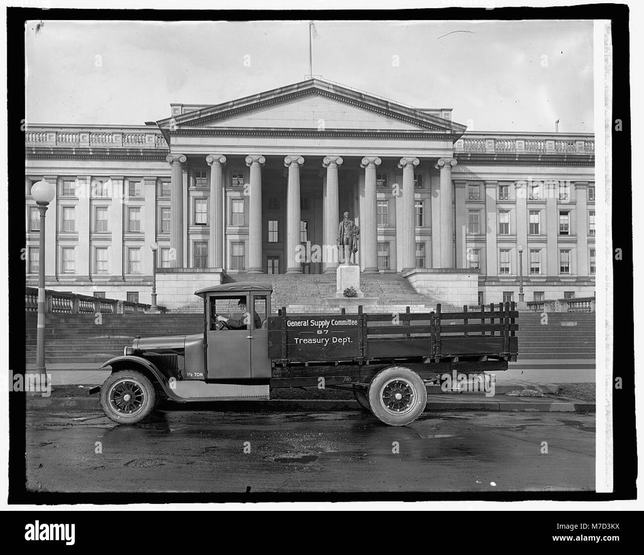 Graham Bros. Gen. Serp Mais Stapler im Treasury, (Washington, D.C.) LCCN 2016825056 Stockfoto