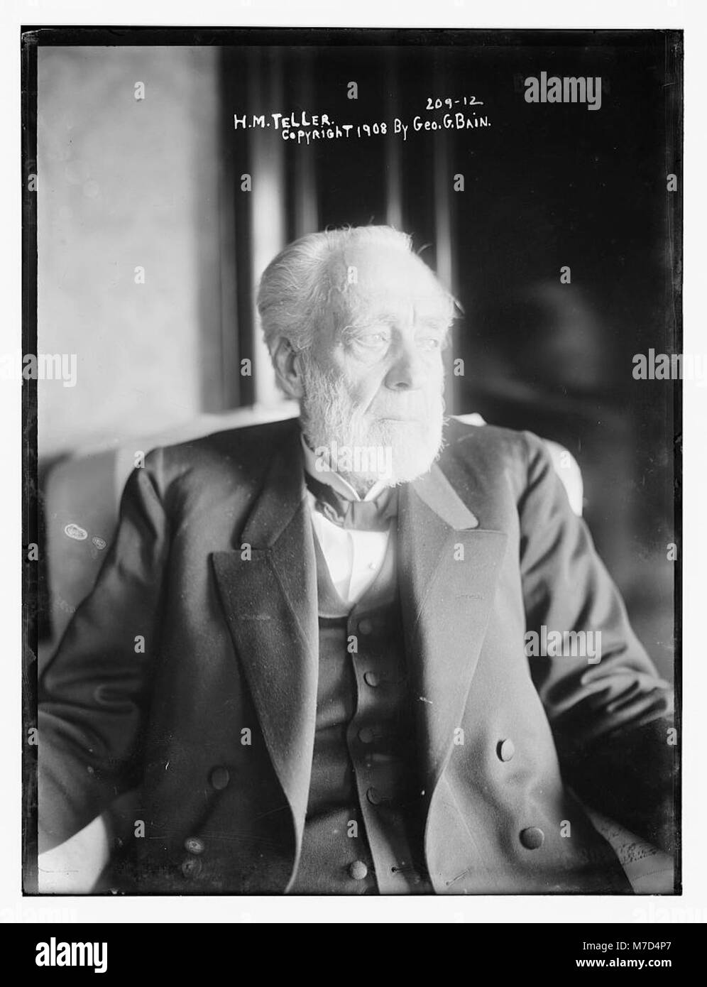 H.M. Teller, eine bemerkenswerte Figur, aufgenommen in einem historischen Porträt. Das Bild ist Teil einer Sammlung, die einflussreiche Menschen aus dem frühen 20. Jahrhundert dokumentiert. Stockfoto