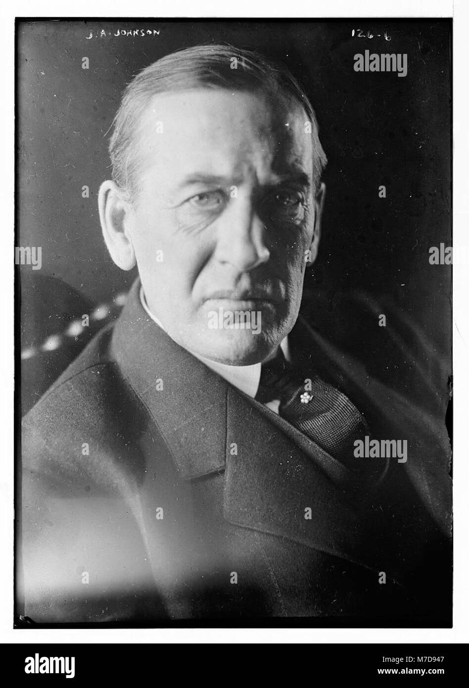 Eine Porträtbüste von J.A. Johnson, einer bemerkenswerten Figur in seinem Feld. Das Skulpturenwerk hebt seine Merkmale und seine Bedeutung zu Lebzeiten hervor. Stockfoto