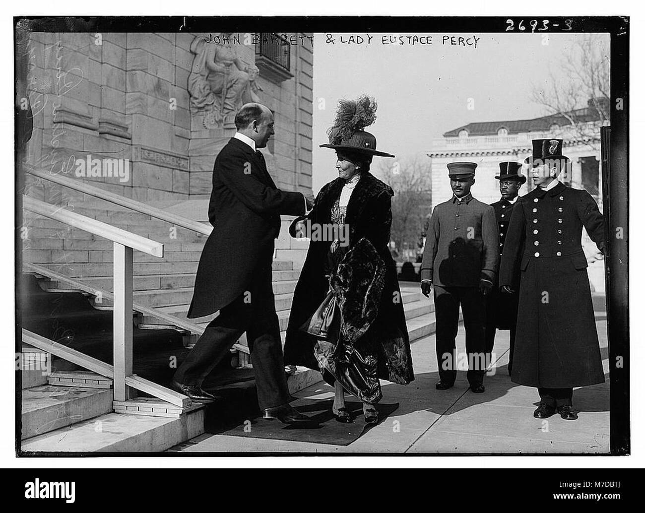 John Barrett und Lady Eustace Percy sind historische Persönlichkeiten, deren Verbindung unter LCCN2014693066 dokumentiert ist. Ihre historische Relevanz wird in Archiven erfasst. Stockfoto