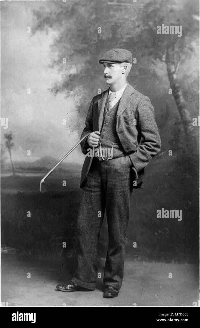 John Henry Taylor, einer der frühen Golfgrößen, gewann die British Open Golf Championship zum fünften Mal in seiner illustren Karriere und markierte damit eine historische Leistung im Sport. Stockfoto