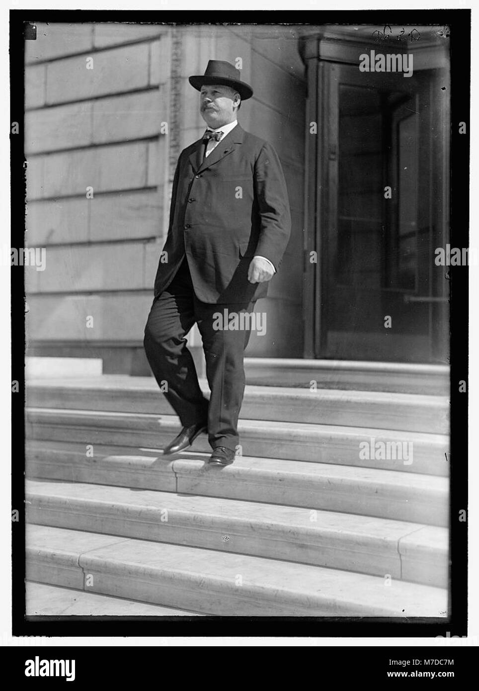 John W. Weeks war ein prominenter US-amerikanischer Politiker, der als US-Kongressabgeordneter und Senator aus Massachusetts diente. Bekannt für seine Beiträge zur Verteidigungspolitik und Infrastruktur im frühen 20. Jahrhundert. Stockfoto