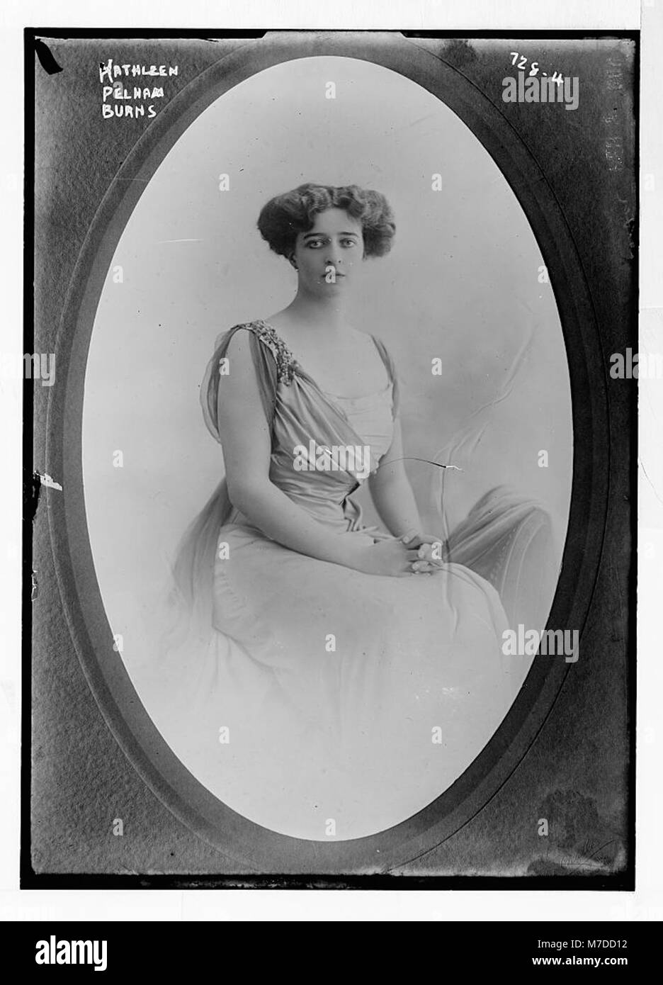 Ein Cameo-Porträt von Kathleen Pelham Burns, das ihr Bild in einer eleganten, stilisierten Form festlegt, die in Porträts des 19. Jahrhunderts beliebt ist. Stockfoto