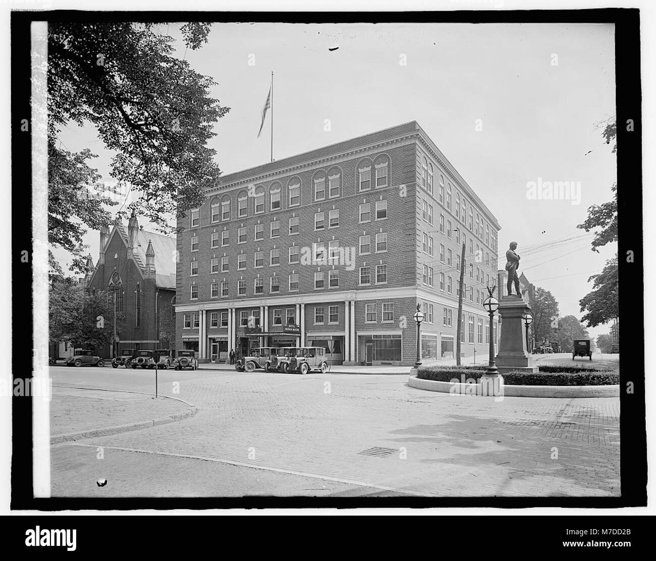 Das George Mason Hotel in Alexandria, Virginia, war ein prominentes Hotel aus dem 19. Jahrhundert, das nach George Mason benannt wurde, einer bedeutenden Persönlichkeit in der amerikanischen Geschichte. Das Hotel war ein wichtiges Etablissement in der Region, bekannt für seine Gastfreundschaft und seinen architektonischen Stil. Stockfoto