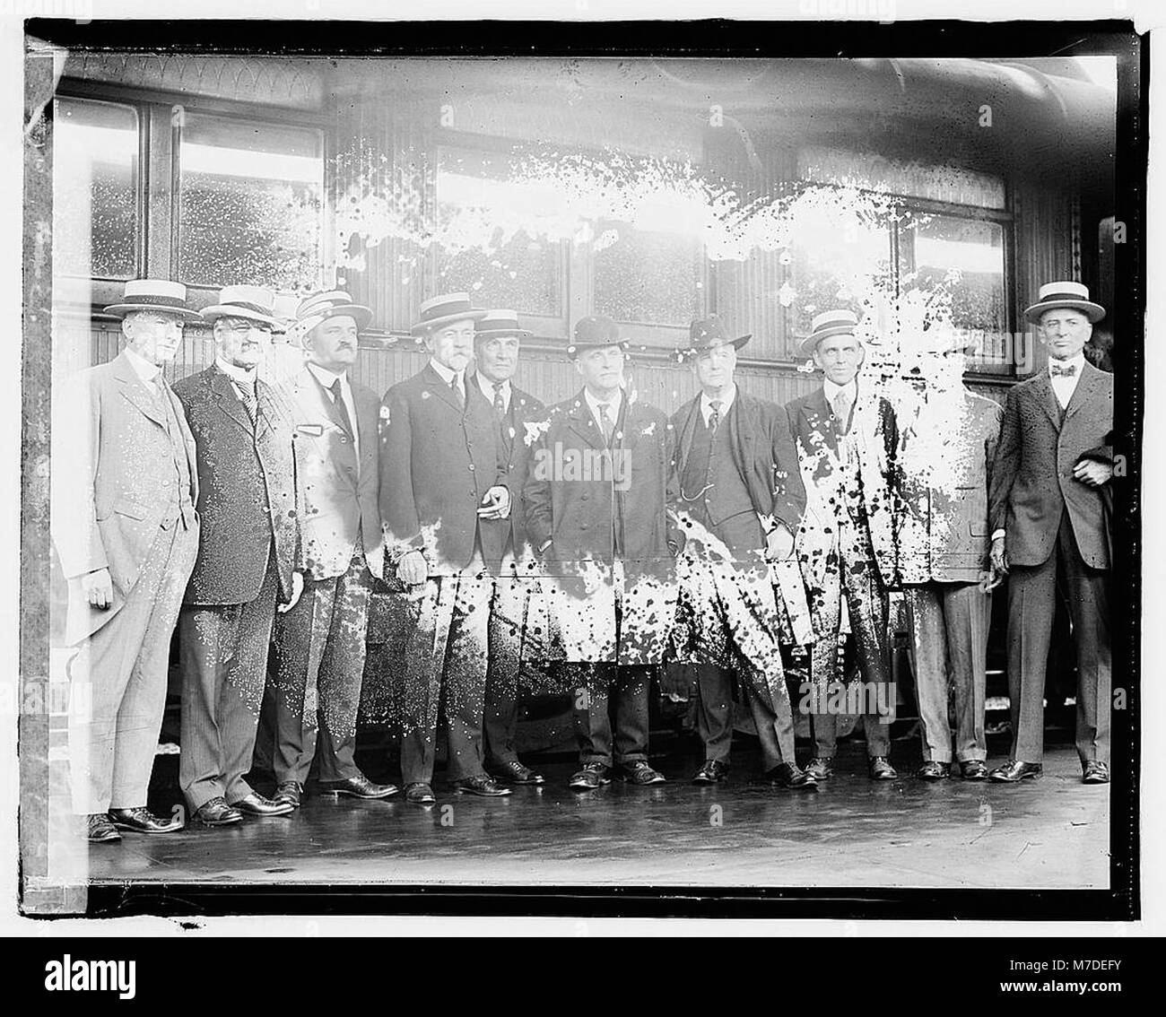 Ein historisches Foto einer Gruppe republikanischer Senatoren, darunter McCumber, Curtis und andere, die Washington nach einer Senatsverschiebung verließen und einen Moment der US-Politik des 20. Jahrhunderts festhalten. Stockfoto
