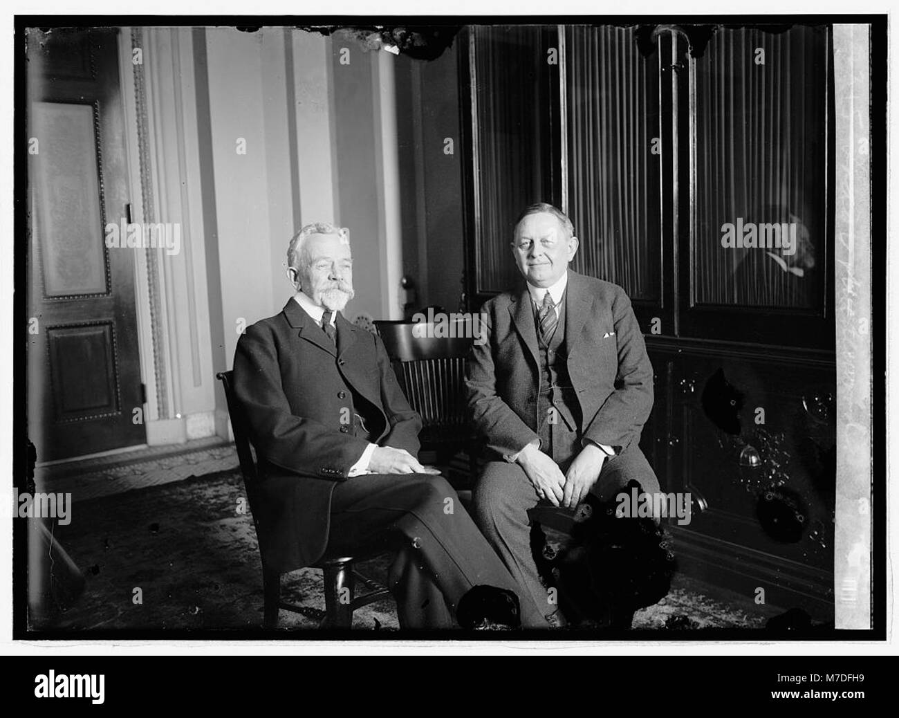 Eine historische Fotografie von Lodge & Underwood, die einen bedeutenden Moment aus dem späten 19. Oder frühen 20. Jahrhundert festnimmt und ihren unverwechselbaren fotografischen Stil und ihre Techniken zeigt. Stockfoto