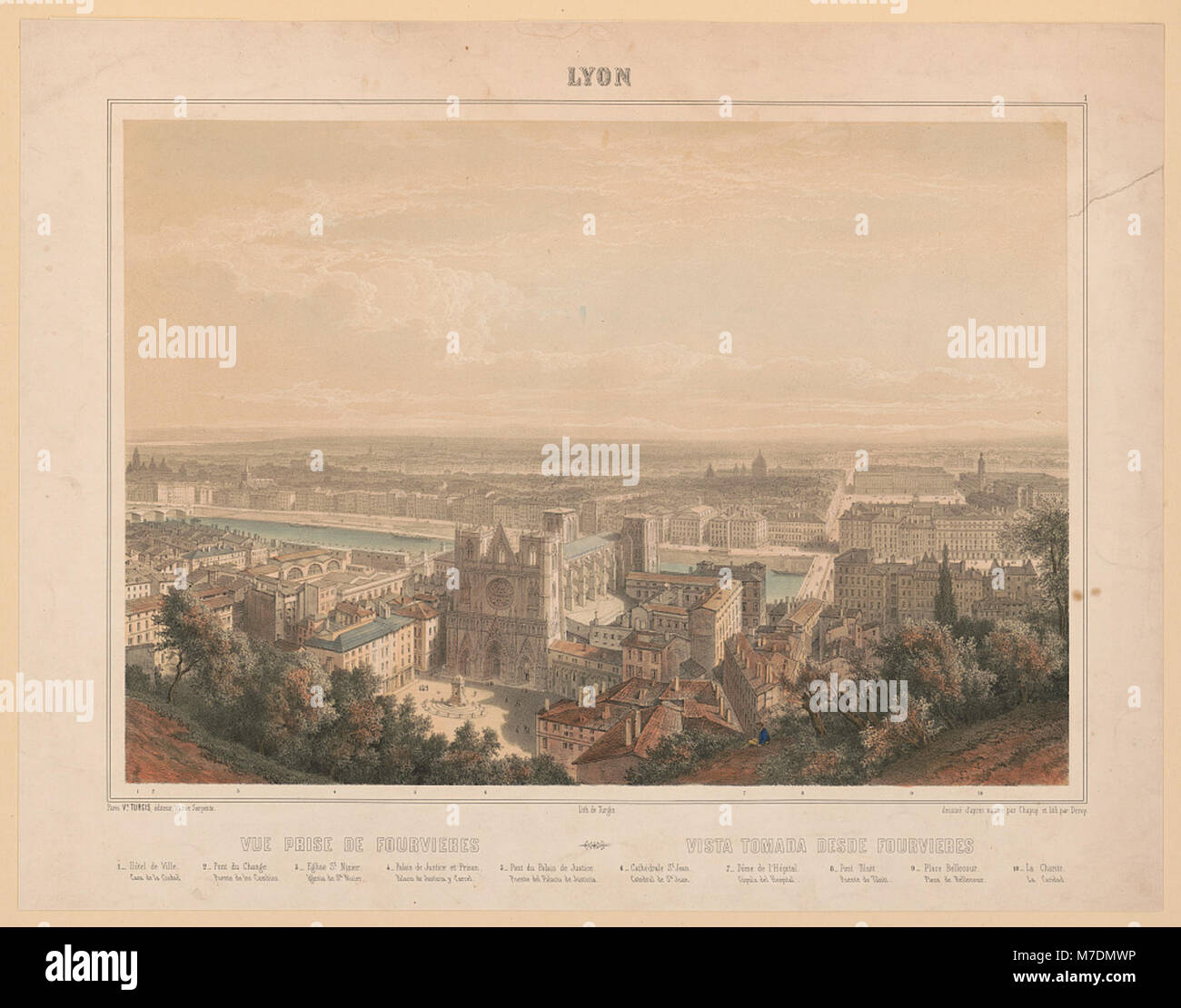 Ein Panoramablick auf Lyon, Frankreich, vom Fourvière-Hügel aus, bietet einen weiten Blick auf die Stadt und ihre Wahrzeichen. Stockfoto