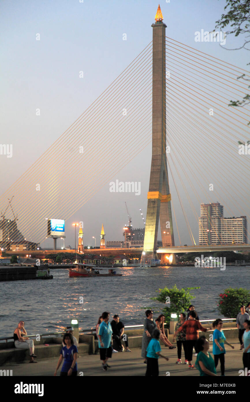 Thailand, Bangkok, Rama-VIII-Brücke, den Fluss Chao Phraya, Menschen, Stockfoto