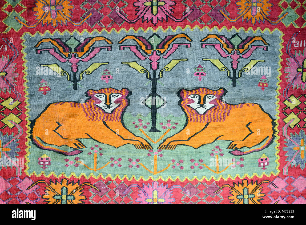 Stilisierte Löwe Motiv auf alten armenischen Teppich, Teppich oder Kelim, Armenien Stockfoto
