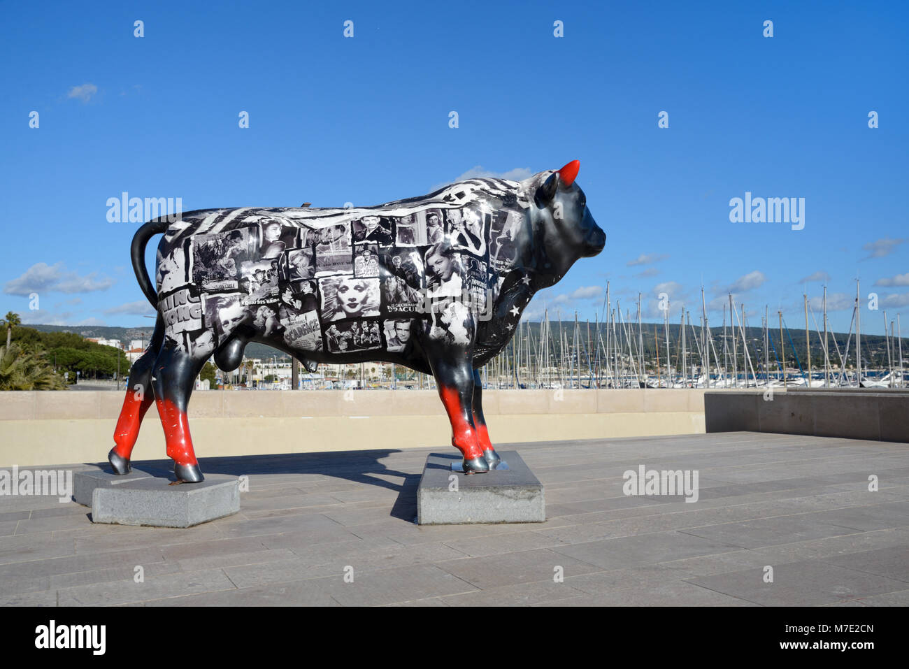 Cinétaurus dekoriert Stier Skulptur oder Street Art an der Küste in La Ciotat, Provence Frankreich Stockfoto