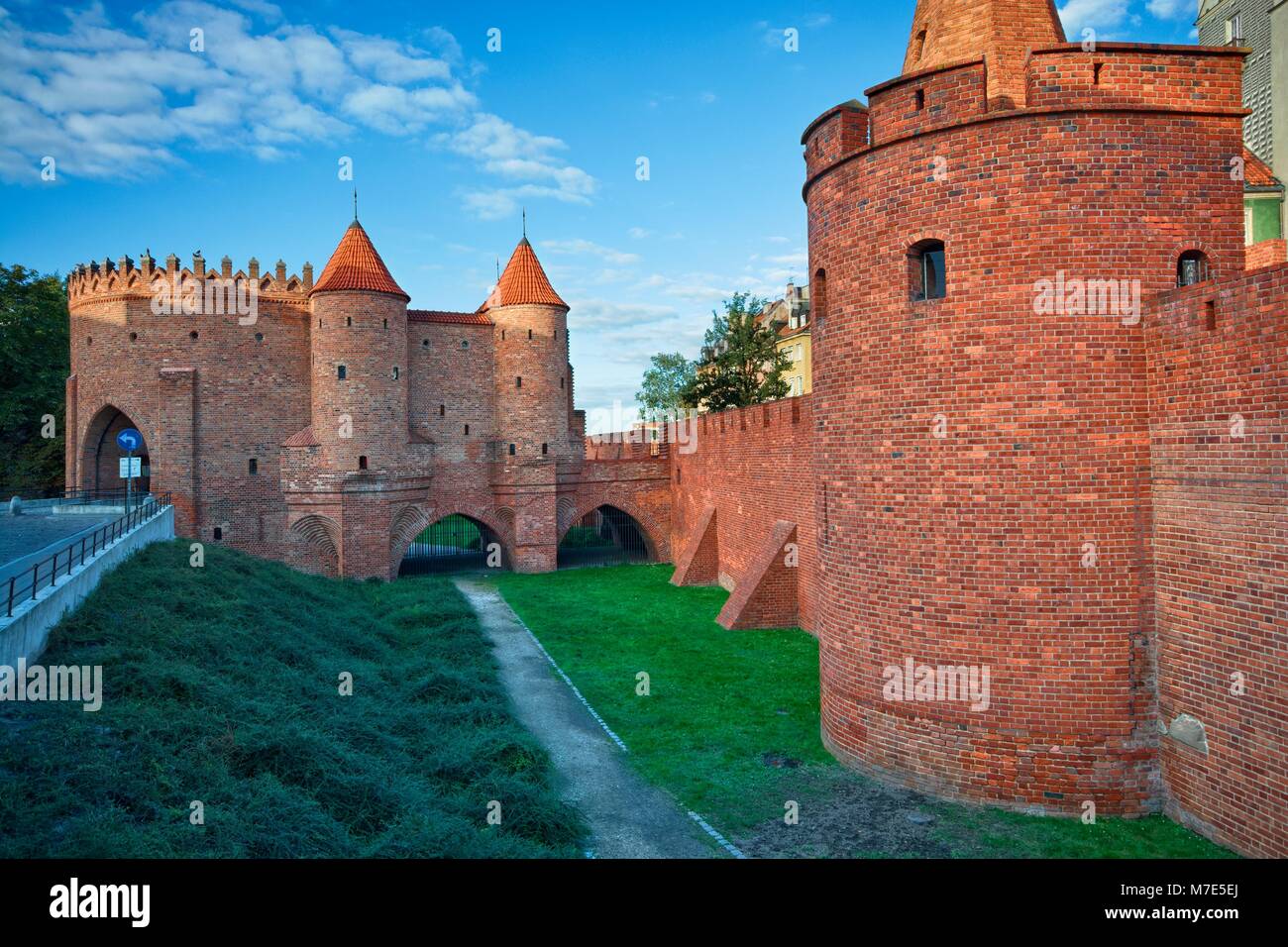 Befestigung der Altstadt von Warschau - barbican und Stadtmauern, Polen Stockfoto