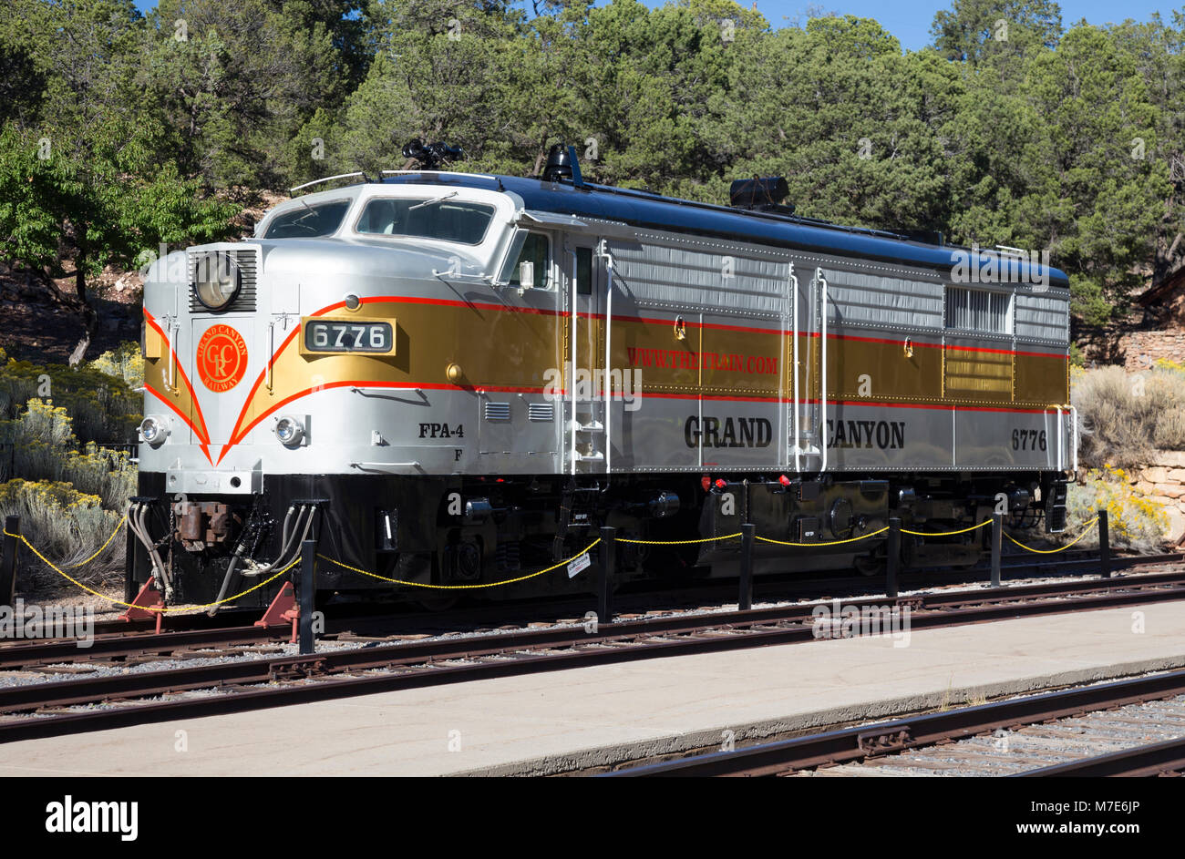 Pensionierte Lokomotive GCRY6757 (PFA 4) im Grand Canyon Village, Arizona, USA Stockfoto