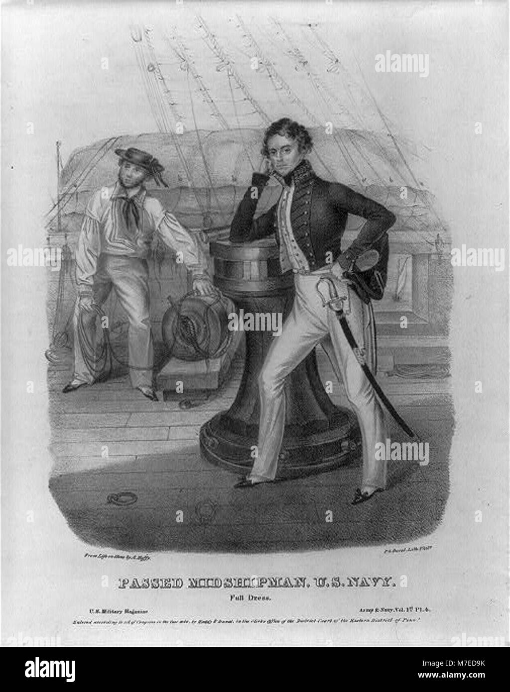 Ein Foto von Mittelschiffen der US Navy in Uniformen, aufgenommen in einem offiziellen Marinesaal. Stockfoto