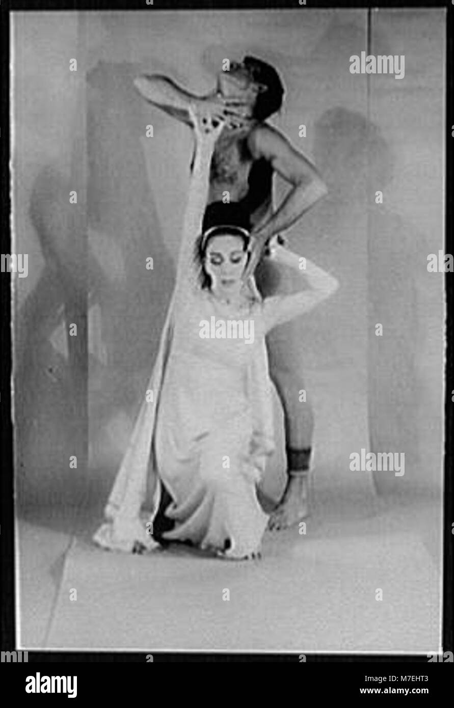Ein Porträt von Martha Graham und Bertram Ross, die in *visionärem Recital* auftreten und ihre Zusammenarbeit im modernen Tanz während der Mitte des 20. Jahrhunderts zeigen. Stockfoto