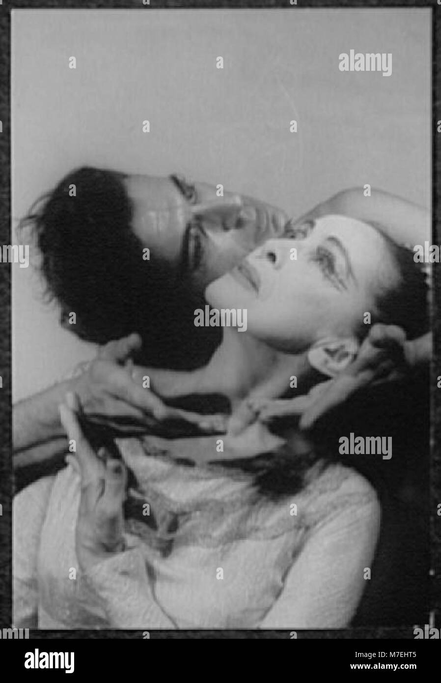 Martha Graham, die berühmte Tänzerin, und Bertram Ross werden in einem intimen Moment während der Aufführung des „visionären Rezitals“ dargestellt und zeigen ihre emotionale und künstlerische Verbindung zum Tanz. Stockfoto