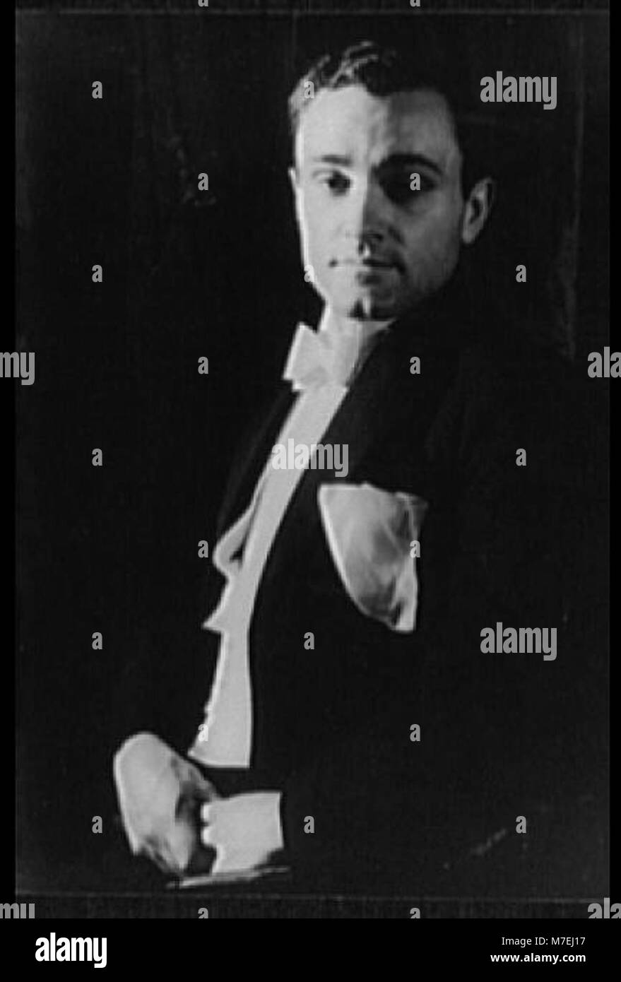 Porträt von Philip Johnson, dem bekannten Architekten, der für seine Beiträge zur modernen Architektur und zum Design bekannt ist. Stockfoto