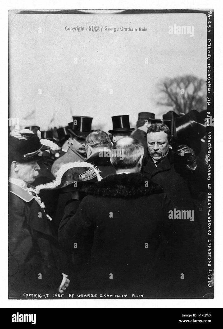 Foto von Präsident Franklin D. Roosevelt, der nach seiner Antrittsrede im Jahr 1933 vom französischen Botschafter gratuliert wurde. Stockfoto