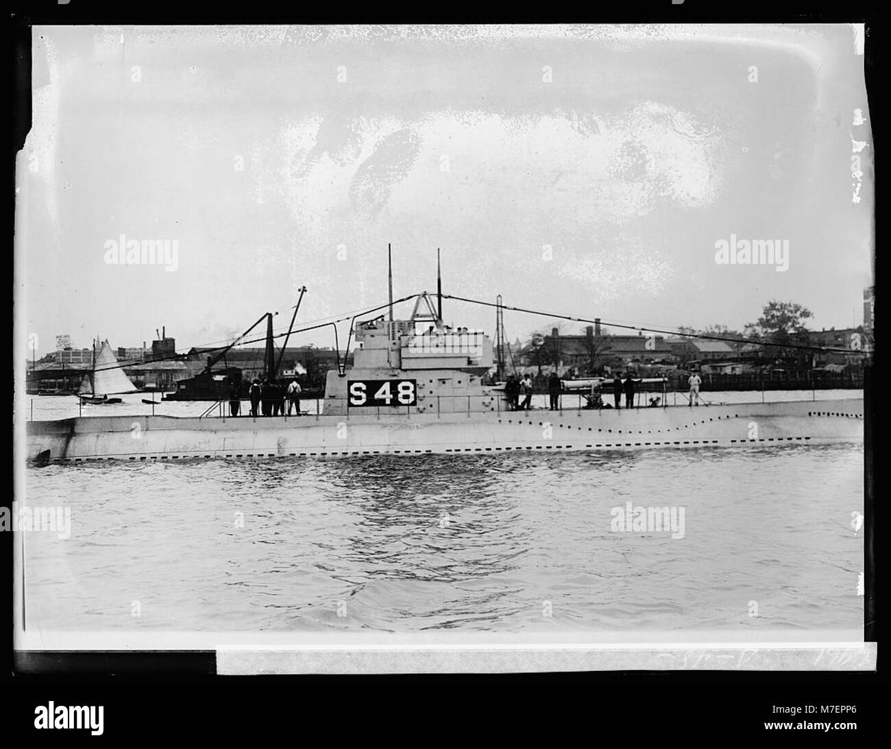Ein Foto des S-48-Schlachtschiffs, eines Schiffes der US Navy, das sein Design und seine militärischen Fähigkeiten zeigt. Die S-48 war im 20. Jahrhundert Teil der Flotte der US Navy. Stockfoto