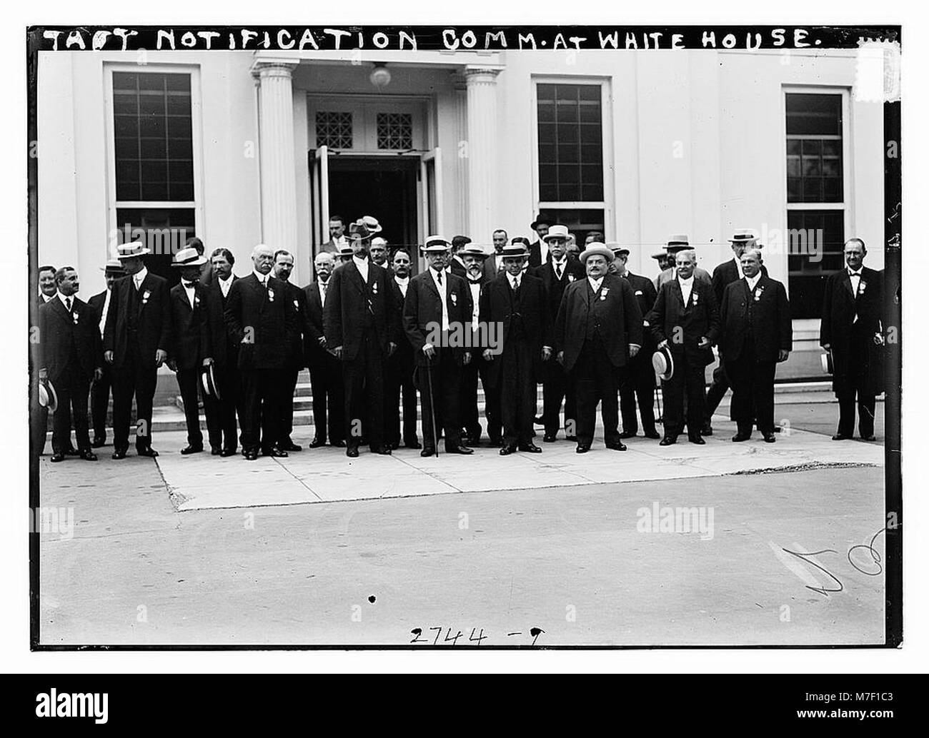 Ein Foto, das Präsident William Howard Taft und das Notification Committee im Weißen Haus zeigt und ein offizielles Ereignis des frühen 20. Jahrhunderts dokumentiert. Stockfoto Ein Foto, das Präsident William Howard Taft und das Notification Committee im Weißen Haus zeigt und ein offizielles Ereignis des frühen 20. Jahrhunderts dokumentiert. Stockfoto