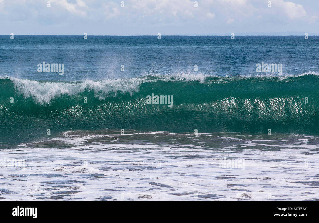 Indonesien Bali Kuta Beach Surf Wellen. Stockfoto