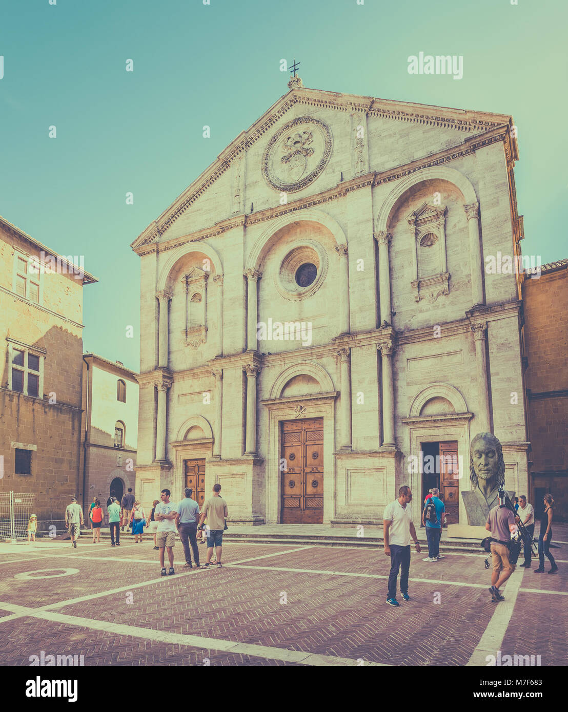 PIENZA ITALIEN - Juni 21, 2015: antike Kathedrale auf dem Hauptplatz von Pienza, Toskana Stockfoto