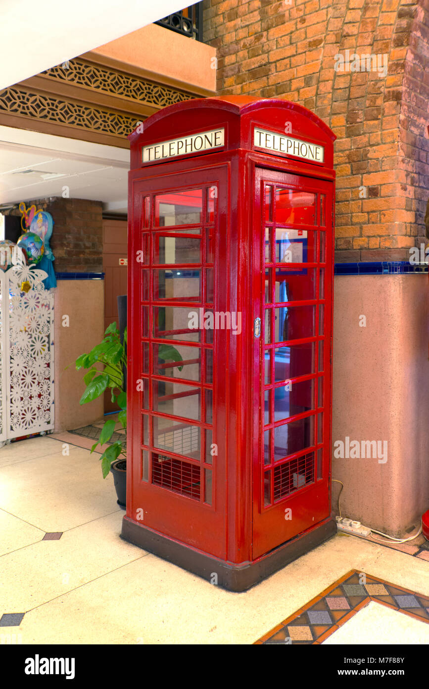 Britische rote Telefonzelle im westlichen Markt, Hong Kong Stockfoto