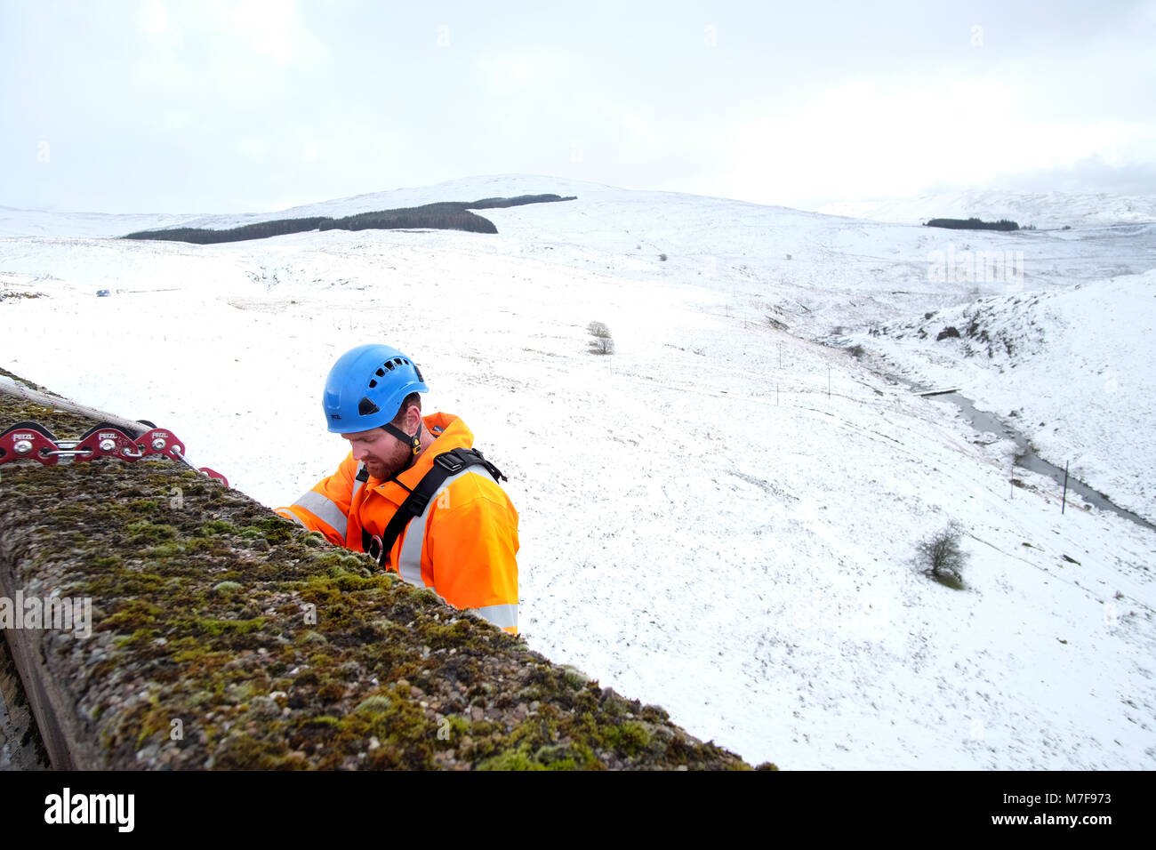 Bodacc Zugang der Arbeitnehmer arbeitet auf Statkraft Staumauer, Nant y moch Behälter Stockfoto