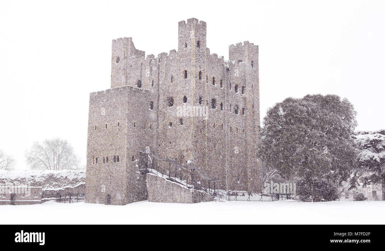 Rochester Castle, Kent, Großbritannien, im Schnee im Februar 2018 Stockfoto