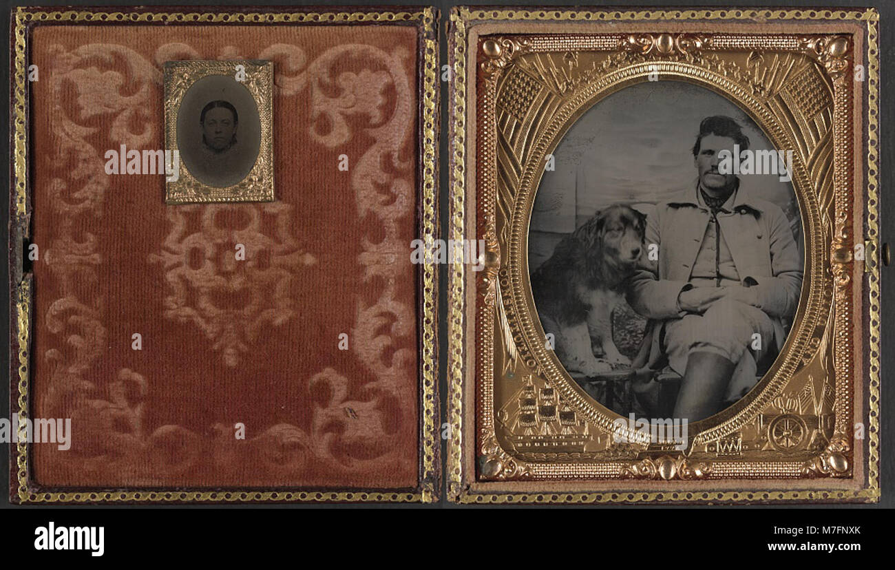 Dieses Foto zeigt einen nicht identifizierten Unions-Soldaten in Uniform aus der Zeit des Bürgerkriegs, begleitet von einem Hund und einer nicht identifizierten Frau. Das Bild spiegelt persönliche Momente aus der Zeit des US-Bürgerkriegs wider. Stockfoto