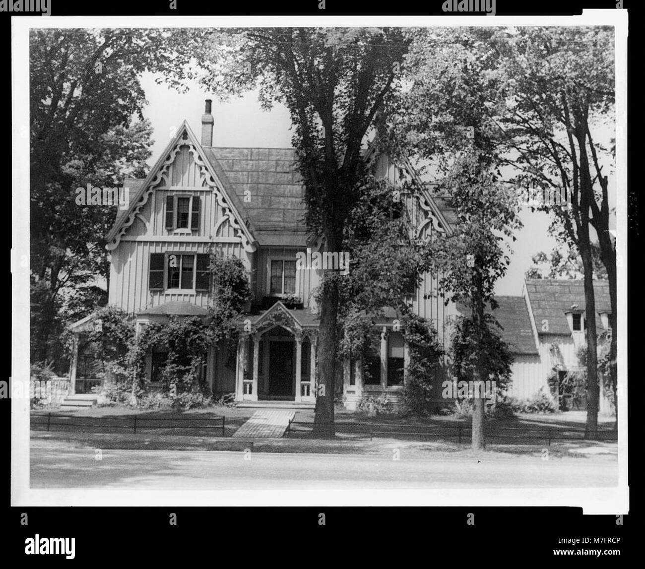 Ein Foto eines viktorianischen Hauses in Brunswick, Maine, das seine architektonischen Details und seinen historischen Charakter zeigt. Stockfoto