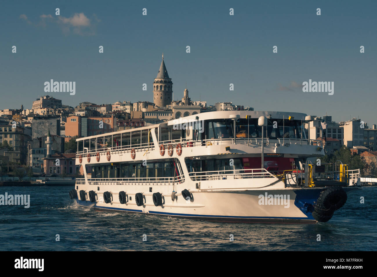 Eminönü Ufer und Boot Stockfoto