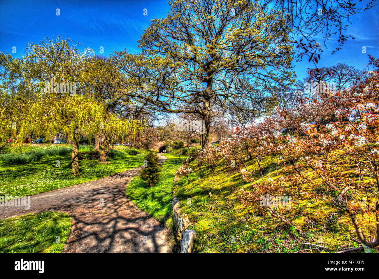 Dorf Port Sunlight, England. Künstlerische Frühling in Port Sunlight von Dell. Stockfoto