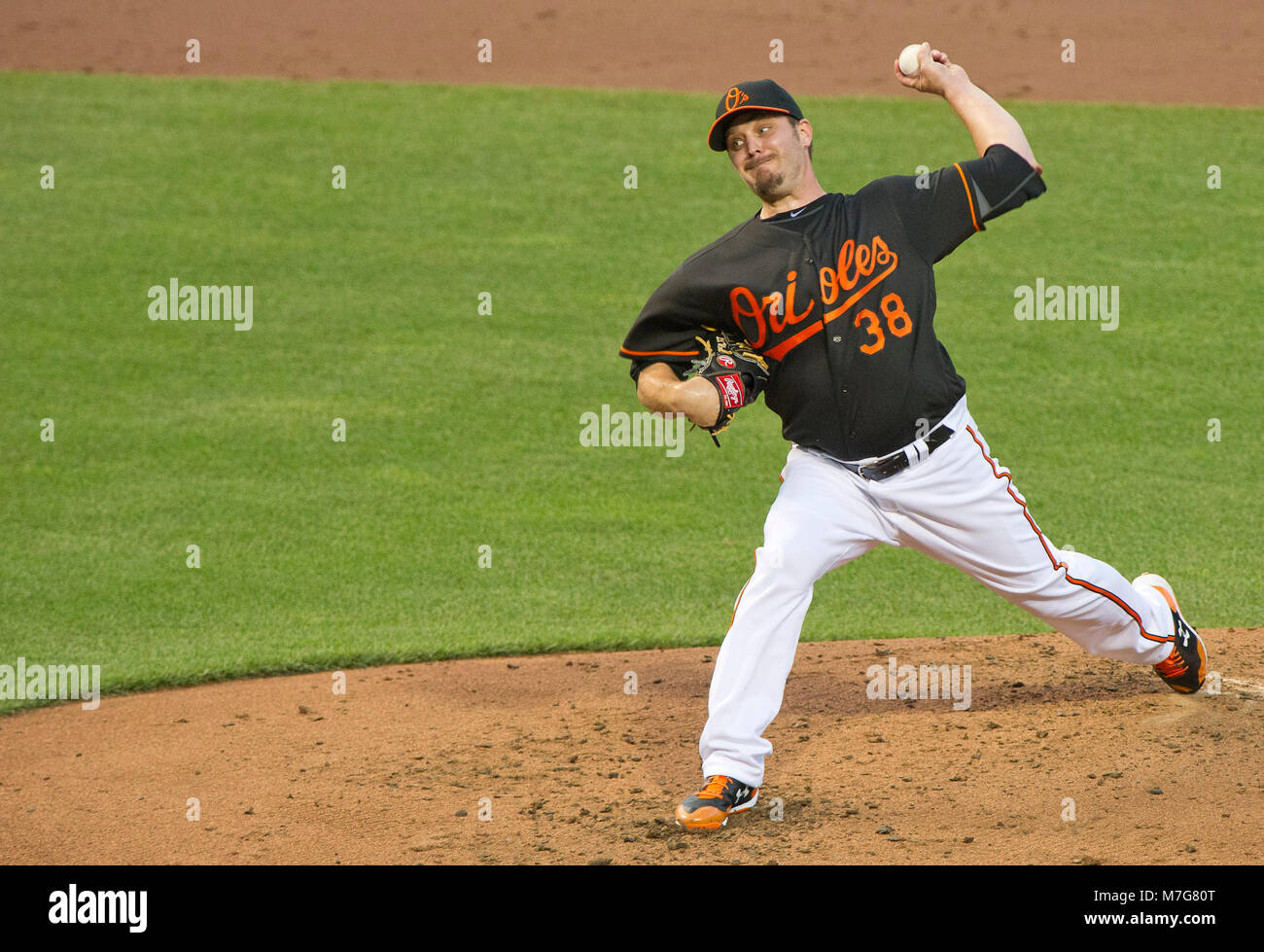 Baltimore Orioles Krug Wade Miley (38) arbeitet im zweiten Inning gegen die Houston Astros, Oriole Park in Camden Yards, Baltimore, MD, am Freitag, 19. August 2016. Die Astros gewann das Spiel 15 - 8. Credit: Ron Sachs/CNP/MediaPunch *** FÜR REDAKTIONELLE NUR VERWENDEN *** Stockfoto