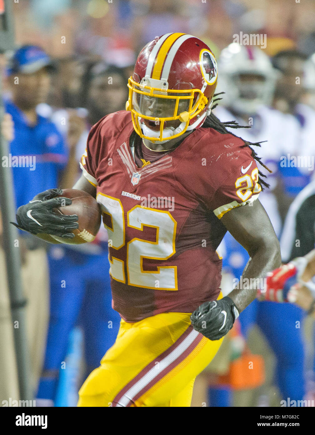 Washington Redskins zurück läuft Robert Kelley (22) trägt den Ball im zweiten Quartal des vor der Saison Spiel gegen die Buffalo Bills an FedEx Field in Landover, Maryland am Freitag, 26. August 2016. Die Redskins gewann das Spiel 21 - 16. Credit: Ron Sachs/CNP/MediaPunch *** FÜR REDAKTIONELLE NUR VERWENDEN *** Stockfoto