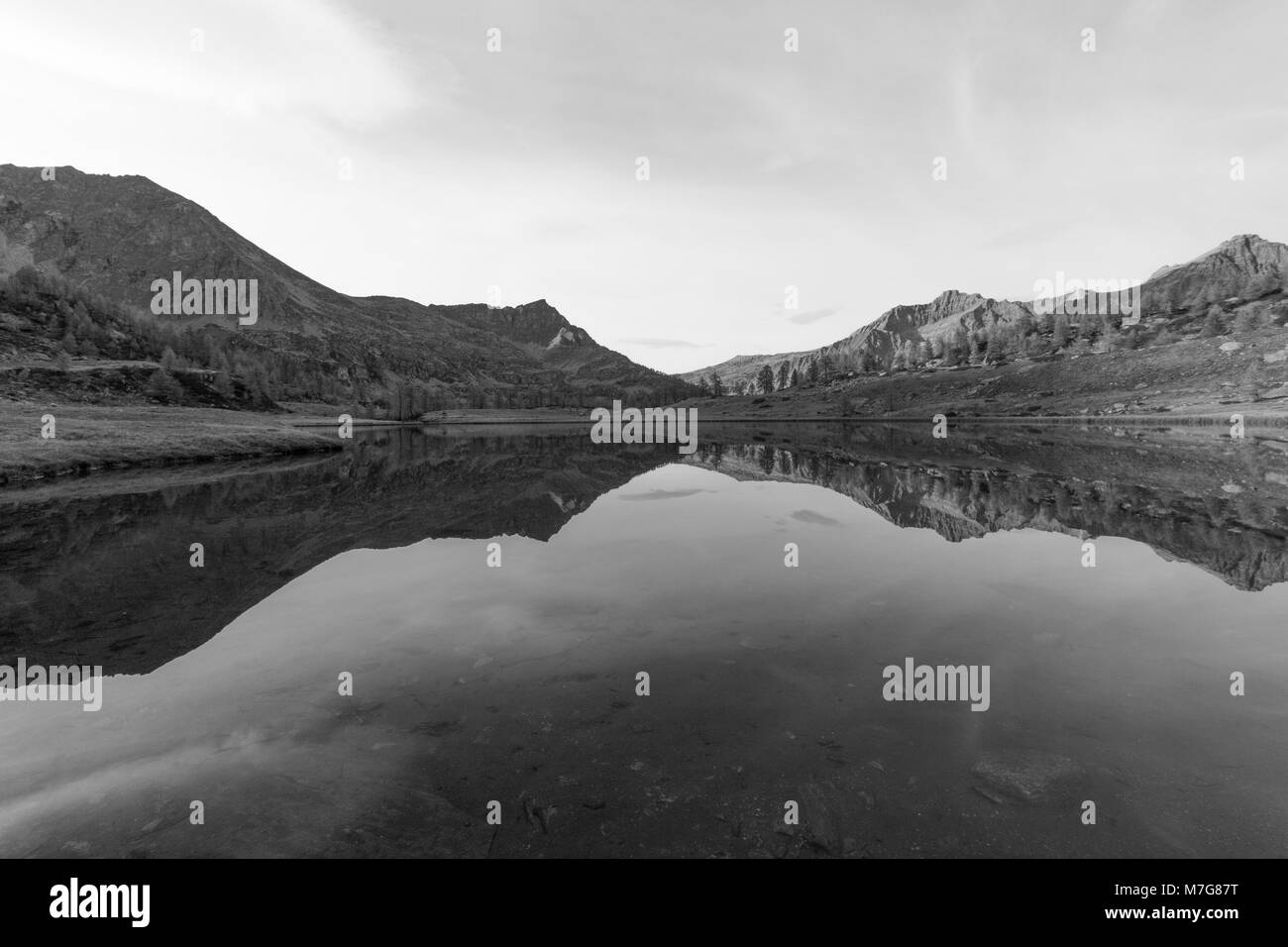 Schöne schwarze und weiße Erfassung der See von Dres, in Ceresole Reale, Italien. Mein Profil zu anderen Fotos sehen! Bis später! Stockfoto