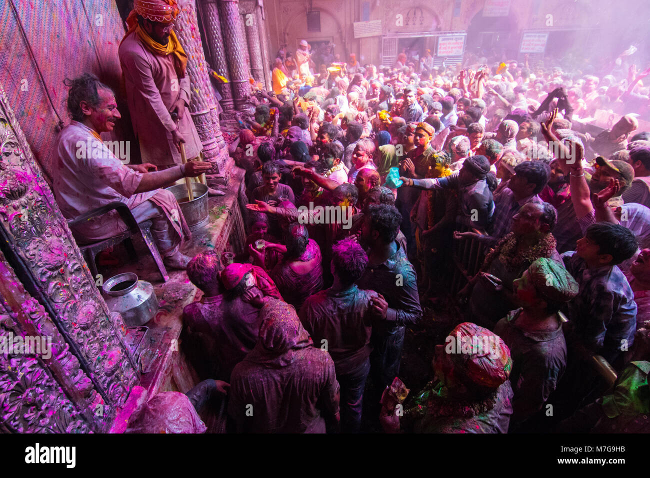 Holi in Banke Bihari Temple, Vrindavan 2018 Stockfoto