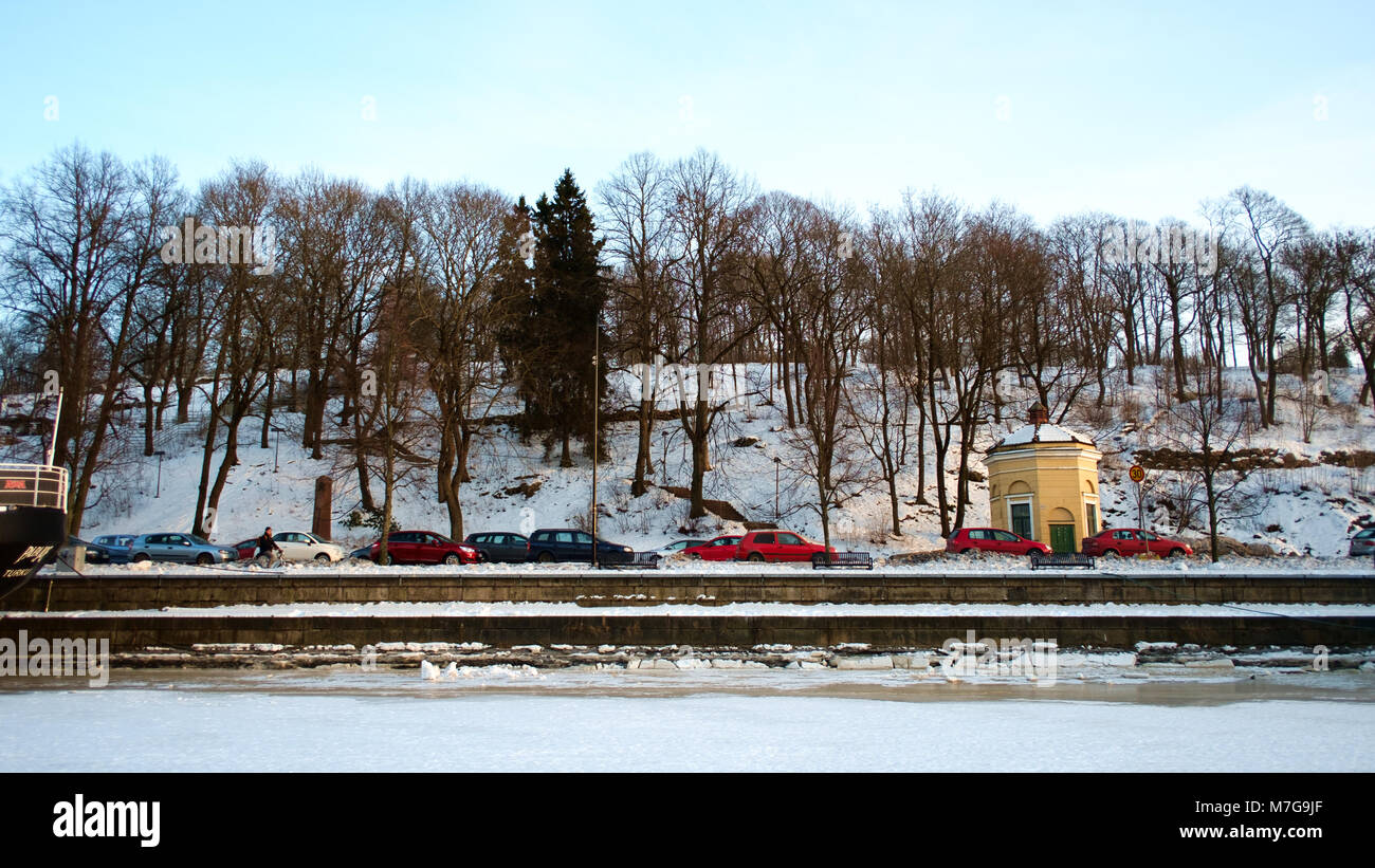 Zugefrorenen Fluss Aura, Turku, Finnland Stockfoto