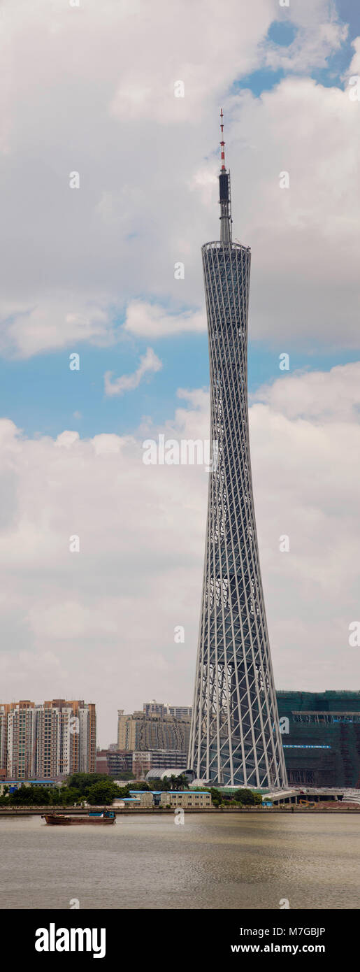 Fünf ursprünglichen Fotografien Waren zusammengenäht diese vertikale Panorama der Guangzhou TV & Sightseeing Tower, auch als Kanton Turm bekannt zu erstellen, Stockfoto