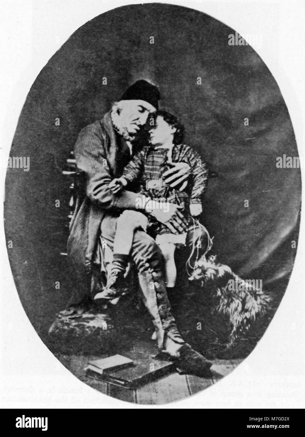 Oskar Gustav Rejlanders Fotografie „Alter Mann mit schlafendem Kind“ fängt einen zarten Moment zwischen einem älteren Mann und einem Kind ein und veranschaulicht die emotionale Tiefe der Porträts des 19. Jahrhunderts. Stockfoto